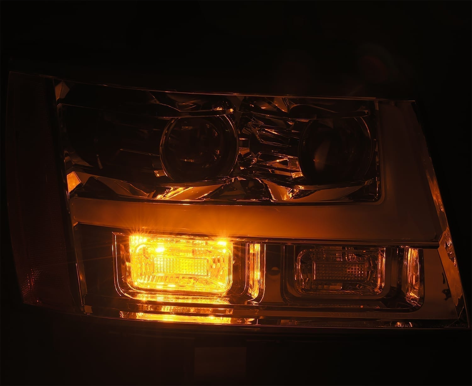 07-14 Chevrolet Tahoe/Suburban/07-13 Avalanche LUXX-Series LED Projector Headlights Black | AlphaRex