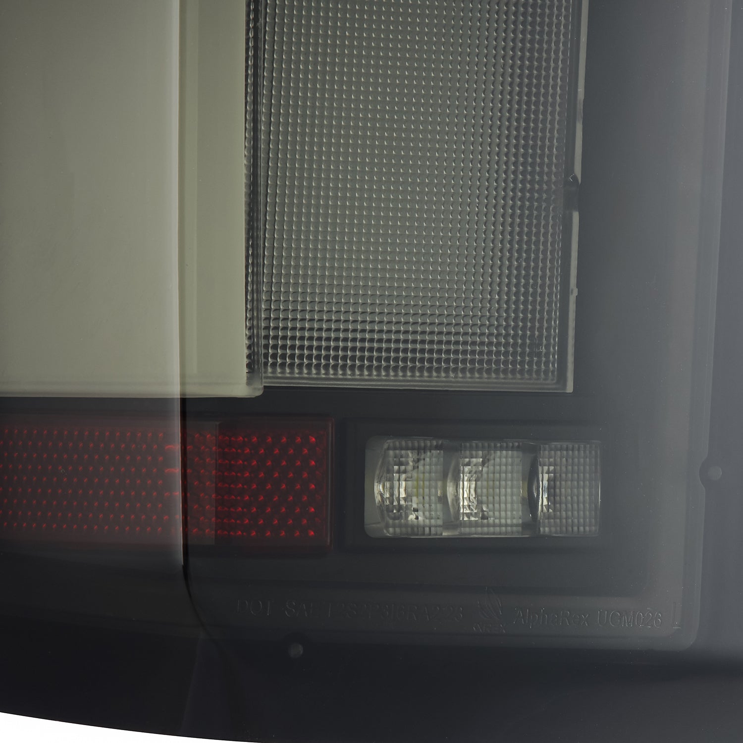 19-25 Chevrolet Silverado 1500 / 20-25 Silverado 2500HD/3500HD LUXX-Series LED Tail Lights Black | AlphaRex
