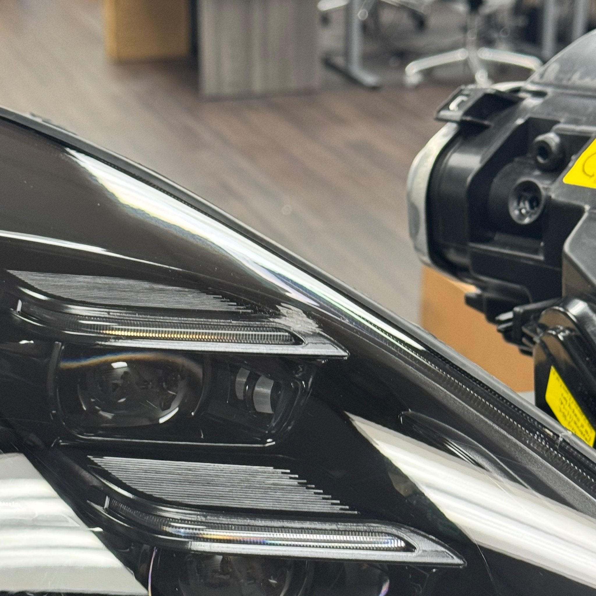 BRAND NEW B STOCK Porsche 958.1 Cayenne Yellow/White Dual-Color DRL HD Matrix Style Headlights 2011–2014