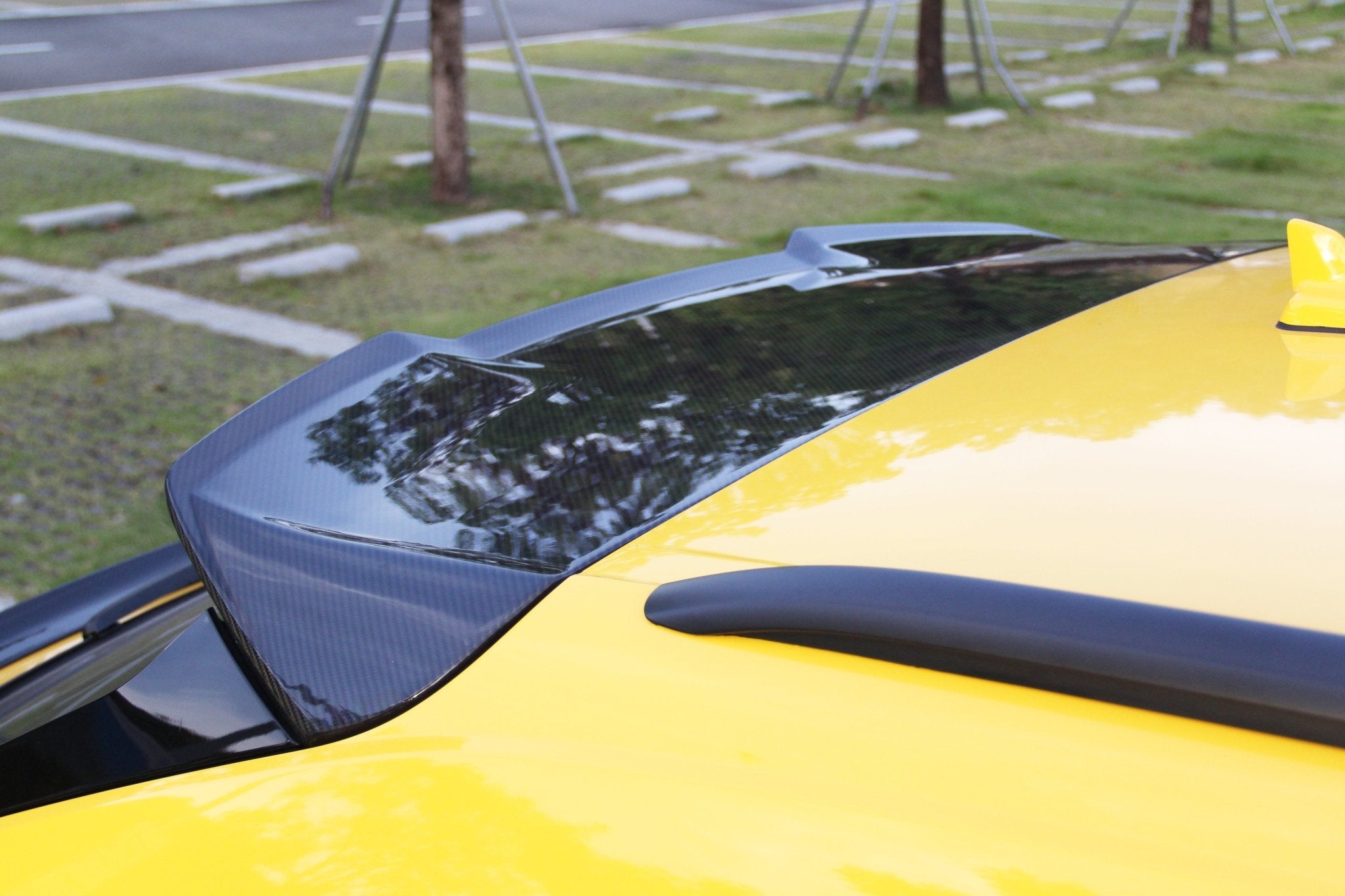 Audi RSQ8 AD Style Dry Carbon Fiber Roof Spoiler 2020-2023
