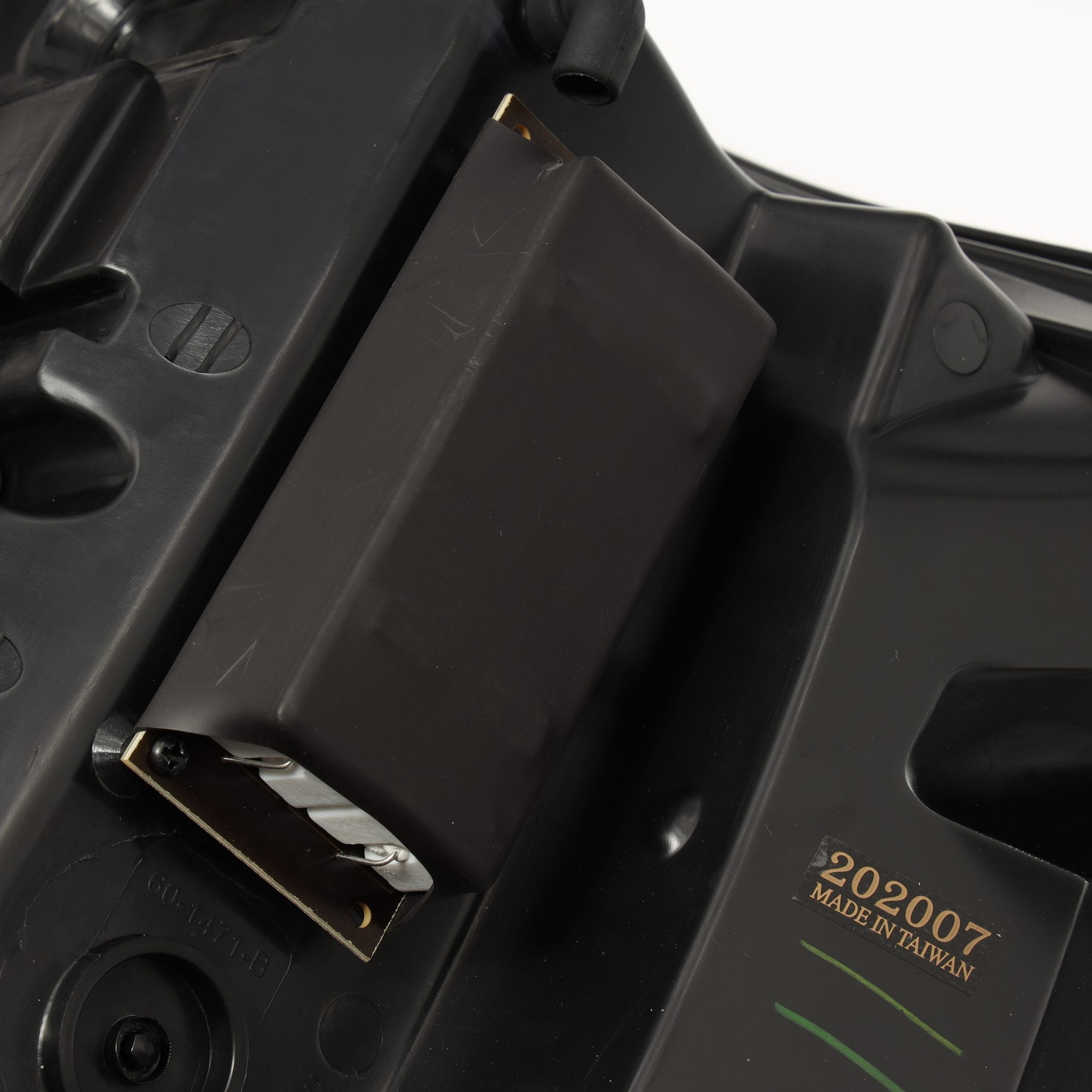 14-18 Chevrolet Silverado 1500 / 15-19 Silverado 2500HD/3500HD / 15-19 GMC Sierra 3500HD Dually PRO-Series LED Tail Lights Red Smoke | AlphaRex