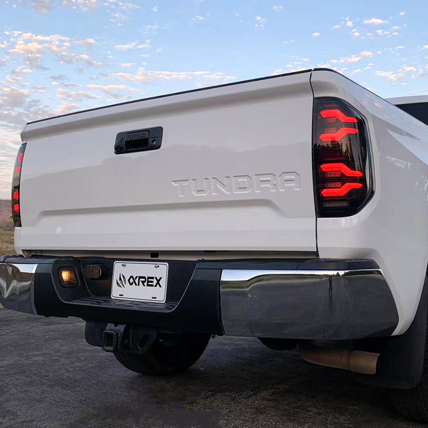 14-21 Toyota Tundra LUXX-Series LED Tail Lights Black-Red | AlphaRex