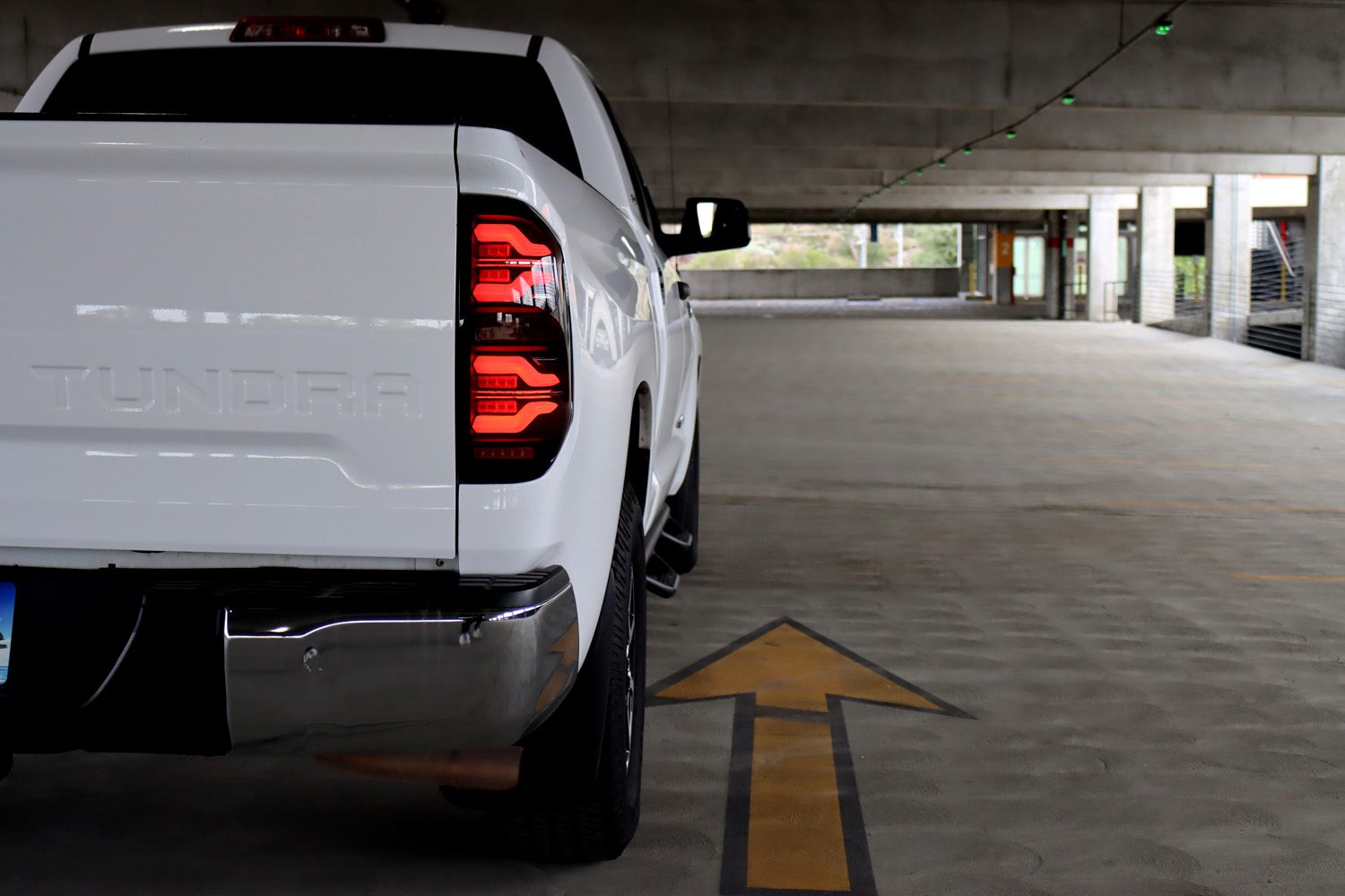 14-21 Toyota Tundra LUXX-Series LED Tail Lights Black-Red | AlphaRex