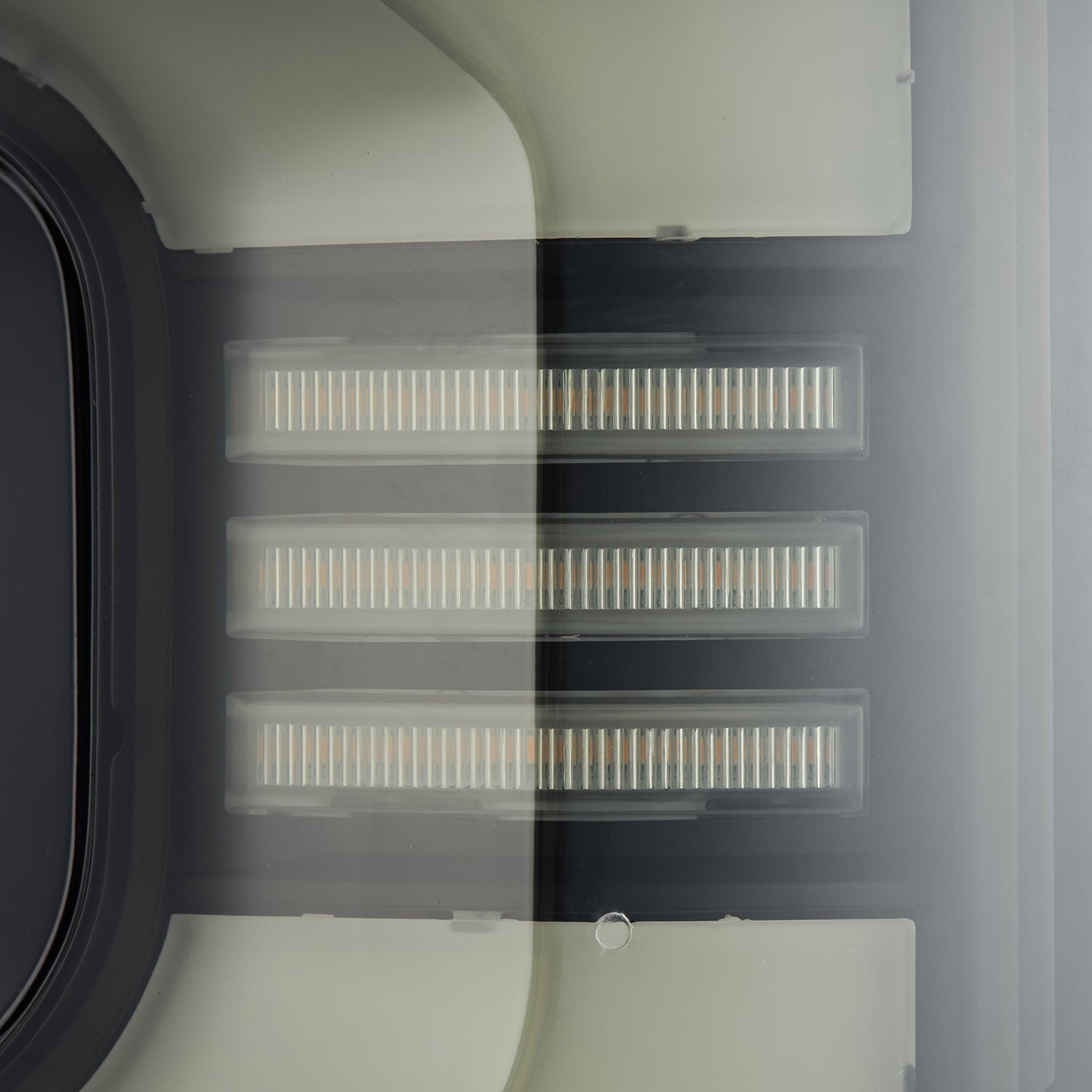 19-25 Chevrolet Silverado 1500 / 20-25 Silverado 2500HD/3500HD LUXX-Series LED Tail Lights Black | AlphaRex