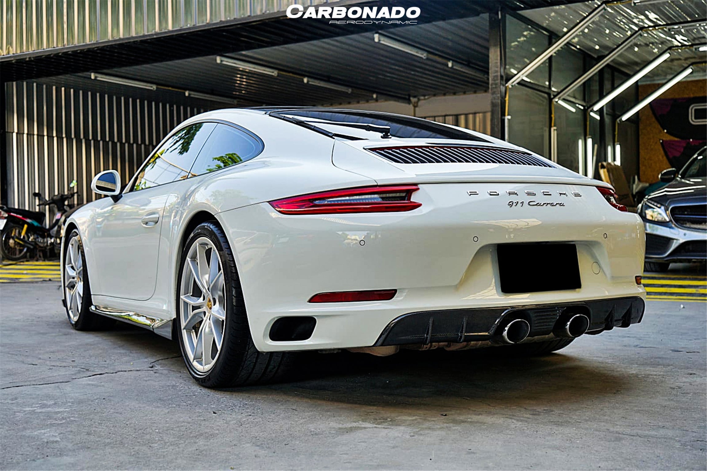 2016 - 2019 Porsche 911 991.2 Carrera/Targa/S/4S/GTS Style Middle Exhaust Rear Lip