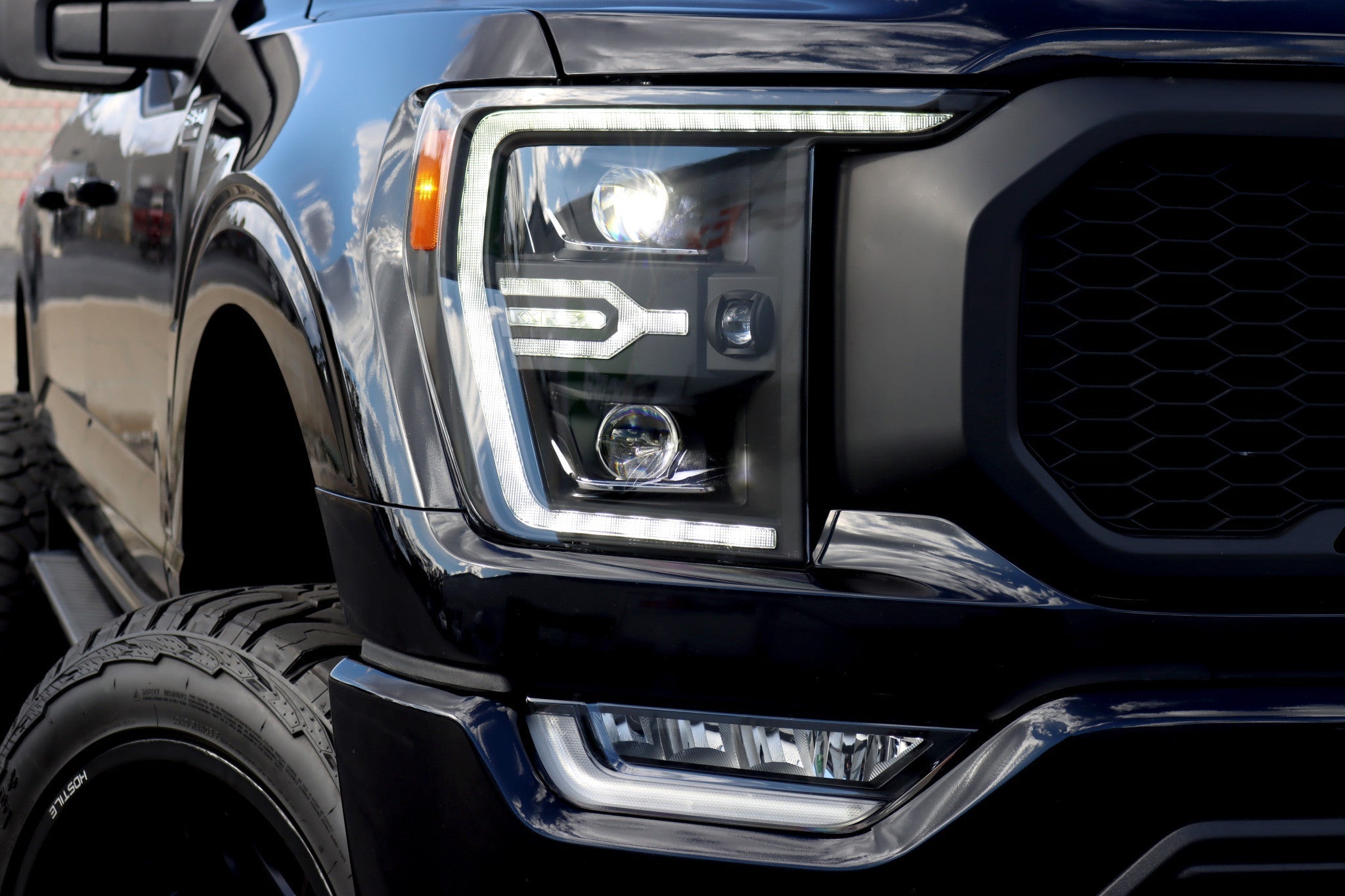 21-23 Ford F150 / 21-23 Ford F150 Raptor LUXX-Series LED Projector Headlights Black | AlphaRex
