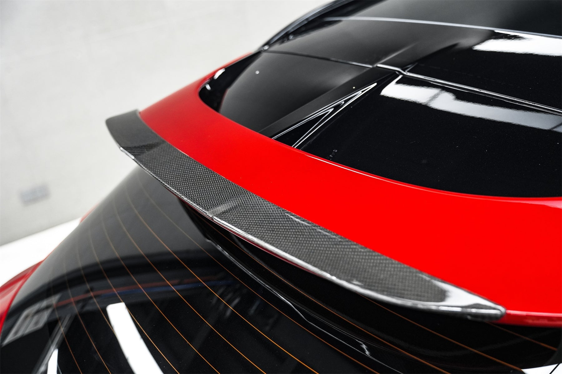 2021 - 2024 Aston Martin DBX 707 Style Dry Carbon Fiber Roof Spoiler
