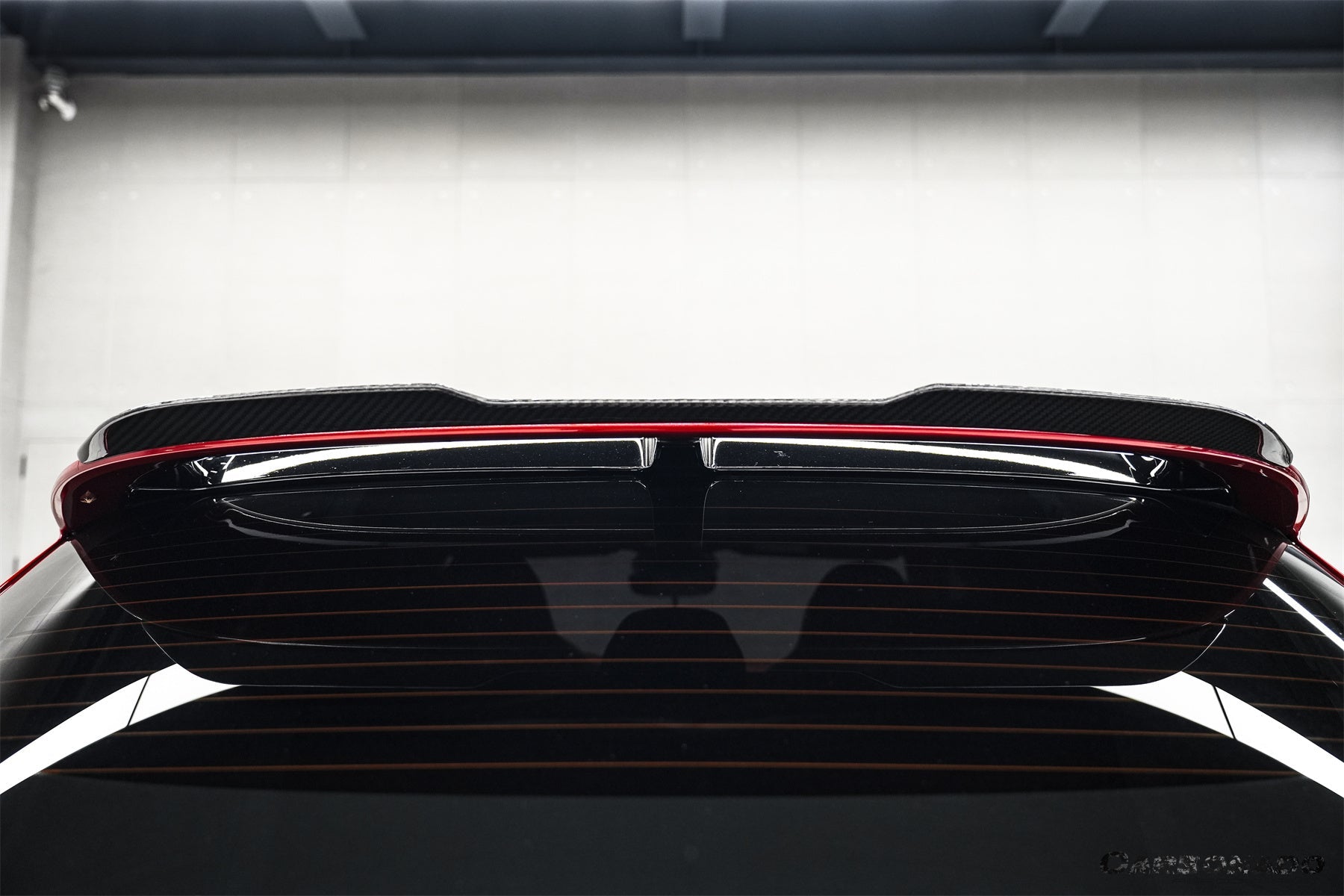 2021 - 2024 Aston Martin DBX 707 Style Dry Carbon Fiber Roof Spoiler