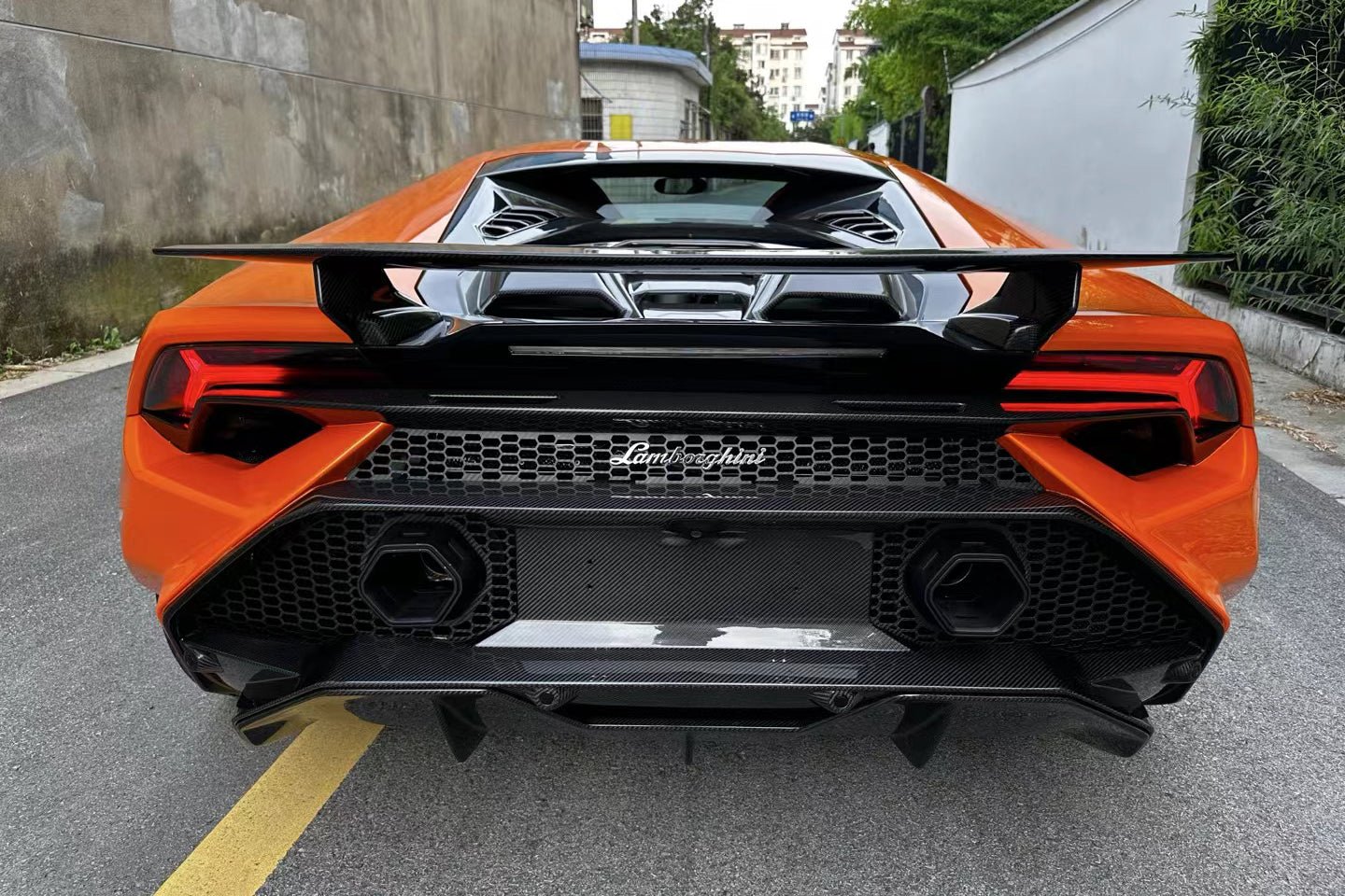 2015 - 2019 Lamborghini Huracan LP610 & LP580 Convert Tecnica Style Rear Bumper (NEED TO CHANGE EXEHAUST SYSTEM)